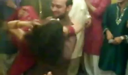 বাঁড়ার ছোট মেয়ের চুদাচুদি রস খাবার