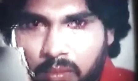 বস বাঙালি মেয়েদের চুদাচুদি একটি সতীত্ব বেল্ট অধস্তন লক এবং তার মুখের মধ্যে এক পা রাখা